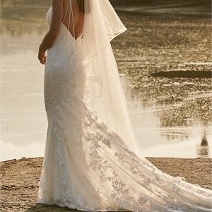 Dress: Tree (16114) by WTOO by Watters
Color: Ivory
Size 8 petite